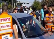 بالفيديو: اصابة 5 اشخاص بحادث طرق بين مركبتين في مدينة يافا 